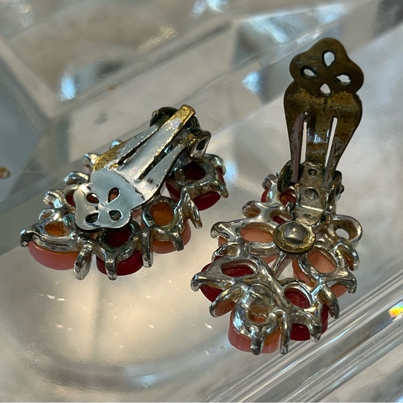 Vintage red and pink tear drop clip on earrings - Picture 3 of 3